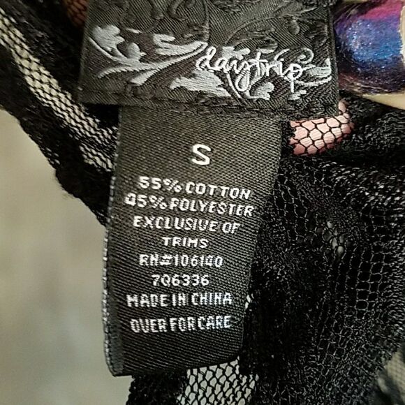 Gorgeous Lace Tunic Top - Picture 4 of 4